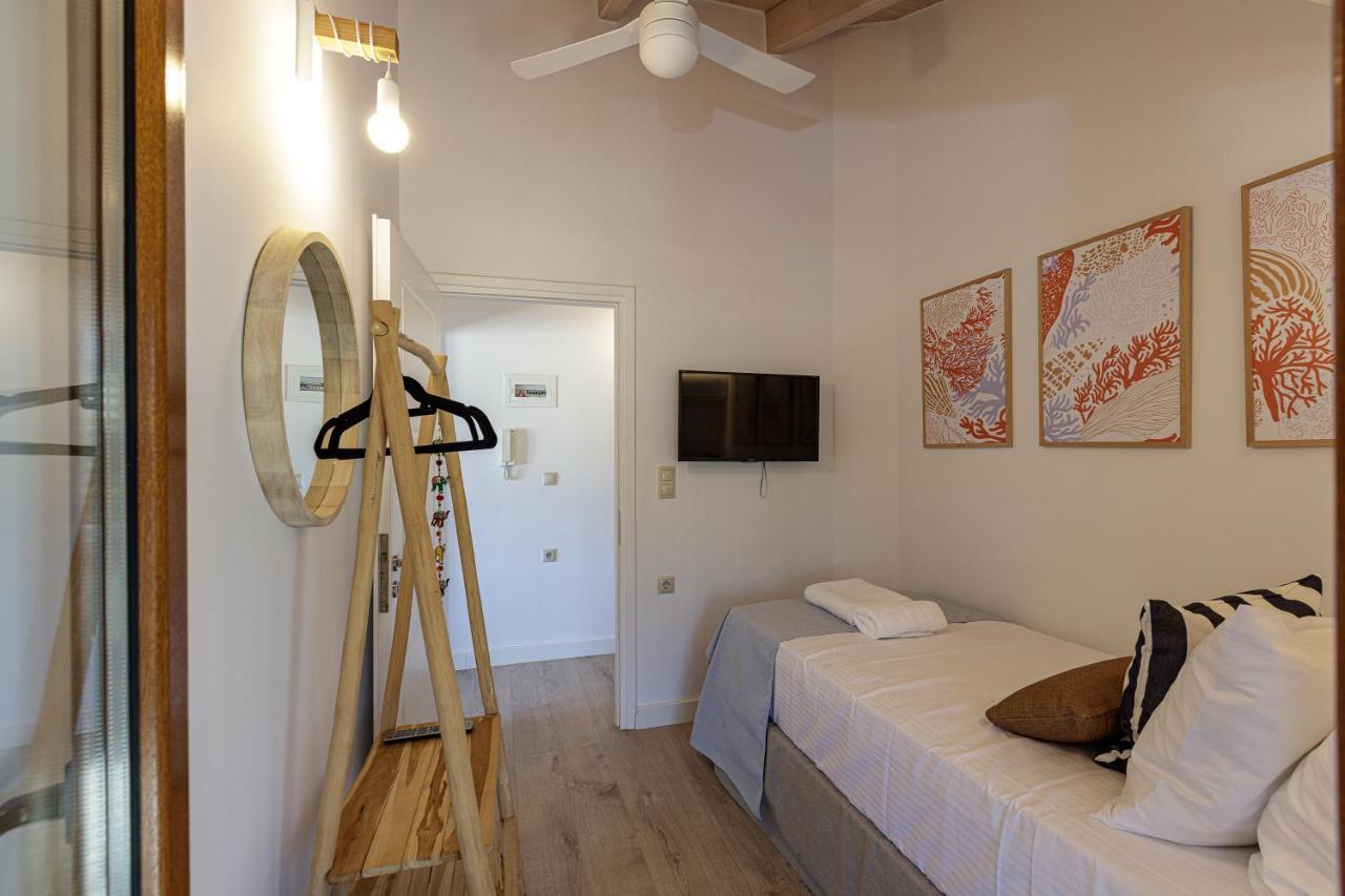 Villa Seashell -Wonderful Newly Renovated Villa On The Beach Galatas  Экстерьер фото