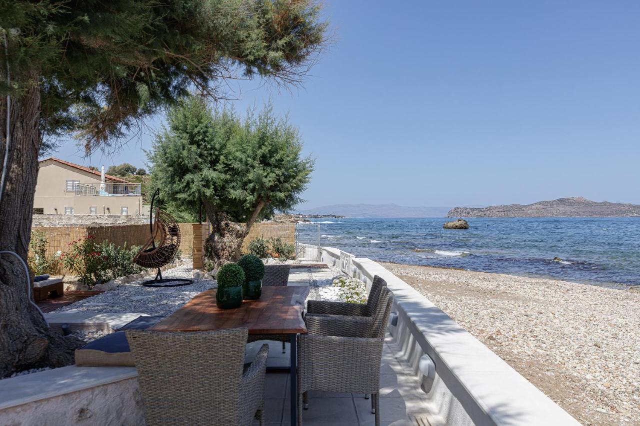 Villa Seashell -Wonderful Newly Renovated Villa On The Beach Galatas  Экстерьер фото