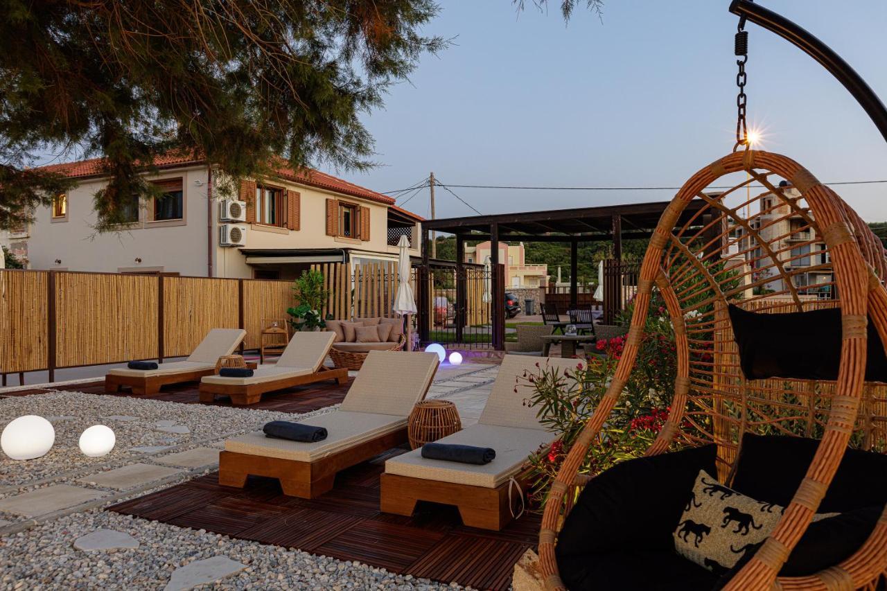 Villa Seashell -Wonderful Newly Renovated Villa On The Beach Galatas  Экстерьер фото
