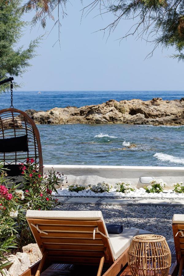 Villa Seashell -Wonderful Newly Renovated Villa On The Beach Galatas  Экстерьер фото