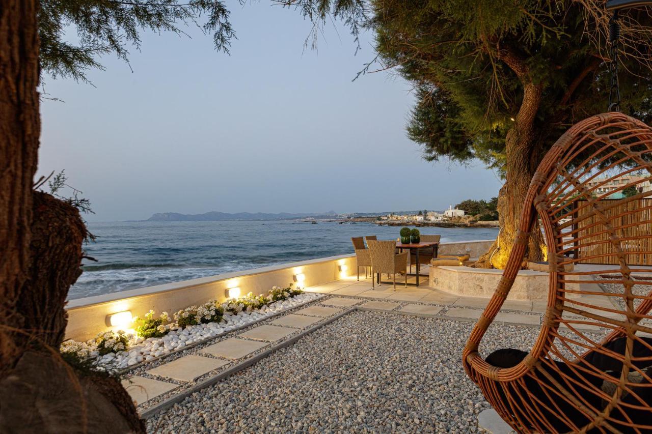 Villa Seashell -Wonderful Newly Renovated Villa On The Beach Galatas  Экстерьер фото