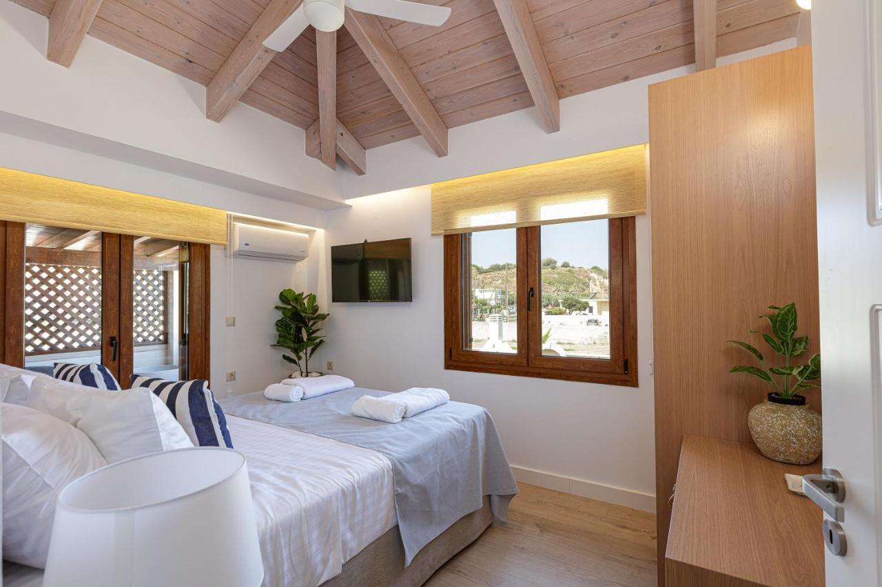 Villa Seashell -Wonderful Newly Renovated Villa On The Beach Galatas  Экстерьер фото