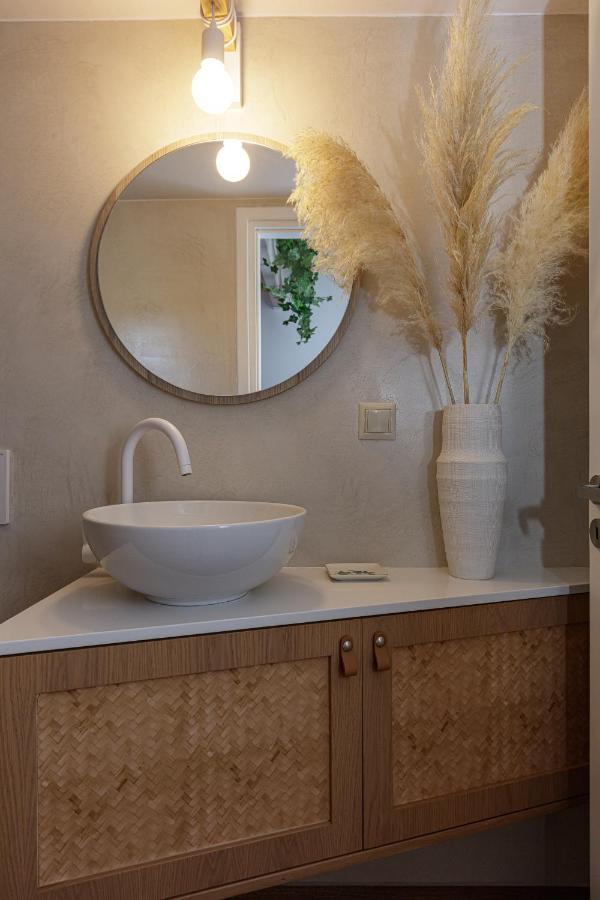 Villa Seashell -Wonderful Newly Renovated Villa On The Beach Galatas  Экстерьер фото