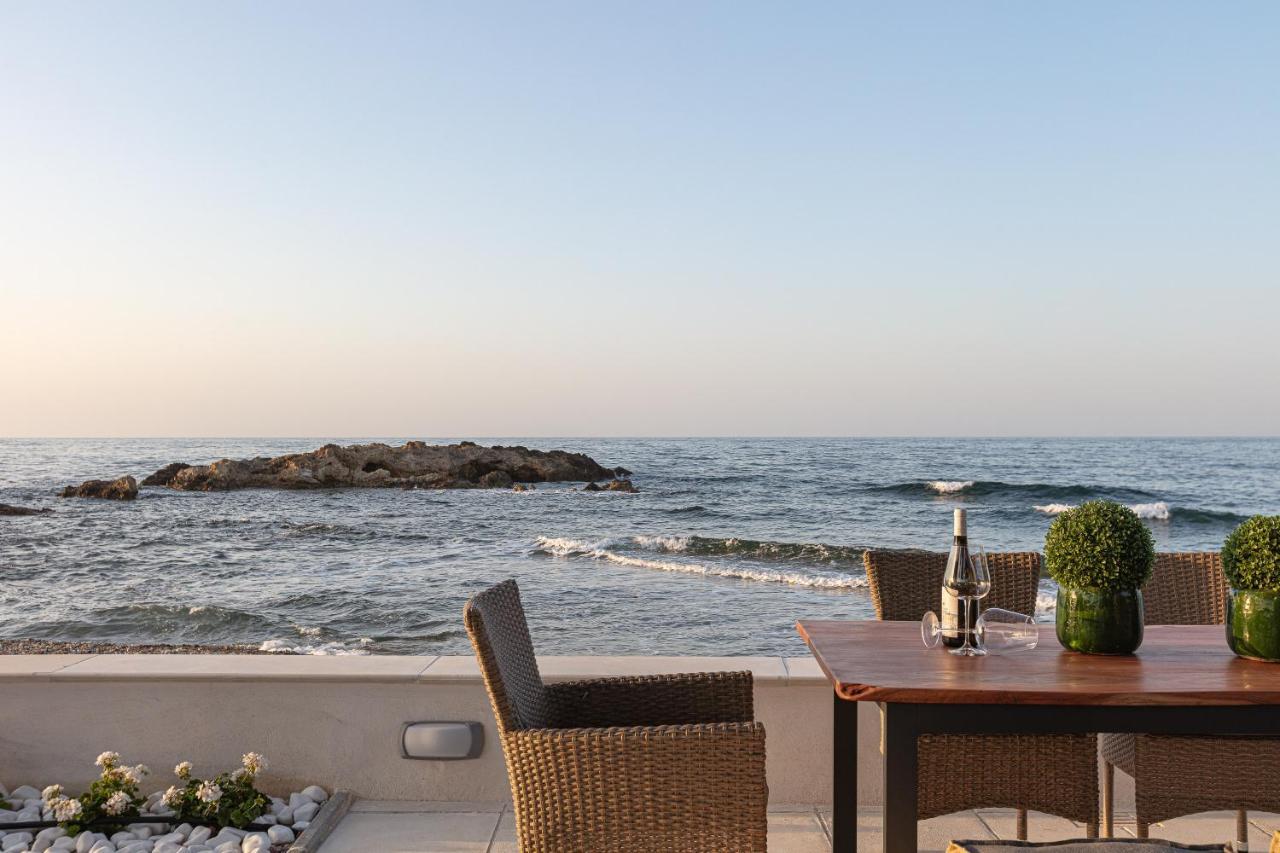 Villa Seashell -Wonderful Newly Renovated Villa On The Beach Galatas  Экстерьер фото