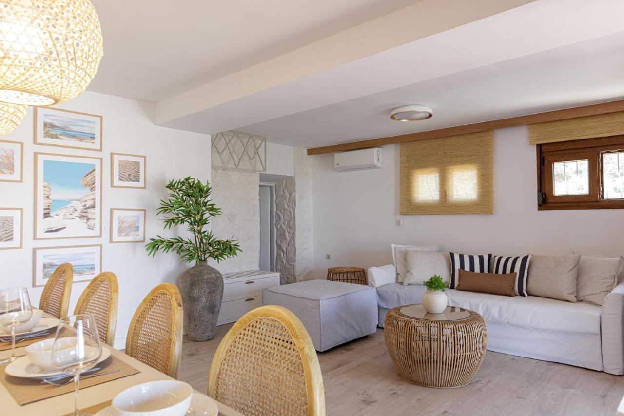 Villa Seashell -Wonderful Newly Renovated Villa On The Beach Galatas  Экстерьер фото