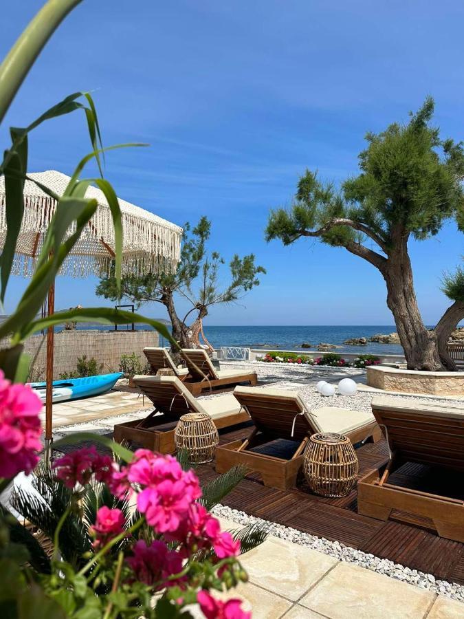 Villa Seashell -Wonderful Newly Renovated Villa On The Beach Galatas  Экстерьер фото